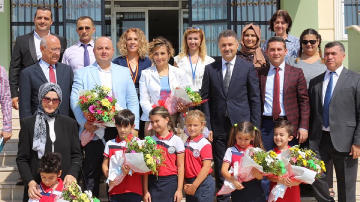 Milli Eğitim Bakanlığı Daire Başkanı Sayın Zeynep ÖÇGÜDER  okulumuzu ziyaret etti.